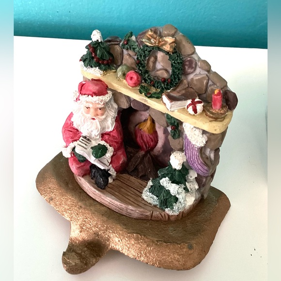 K’s Collection chimney Santa Claus stocking holder and gingerbread house - Picture 5 of 6